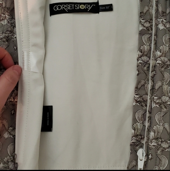 4 Corset Story Corsets - Picture 7 of 7